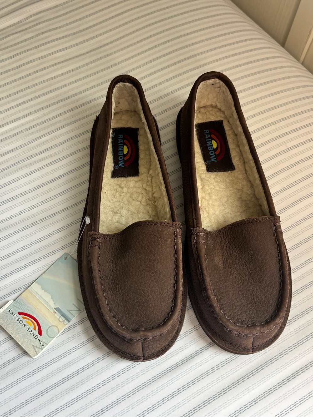 BNWT Rainbow Women's Dark Brown Fleece-Lined Moccasin Slippers size 9